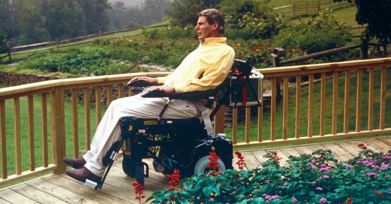 Read more about the article How Christopher Reeve Took Control of His Life After a Horseback Riding Accident Left Him Paralyzed
